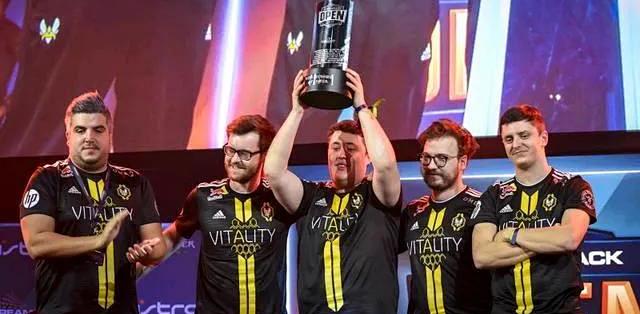 开云体育入口-NBA2K选手发挥出色，荣膺最佳MVP