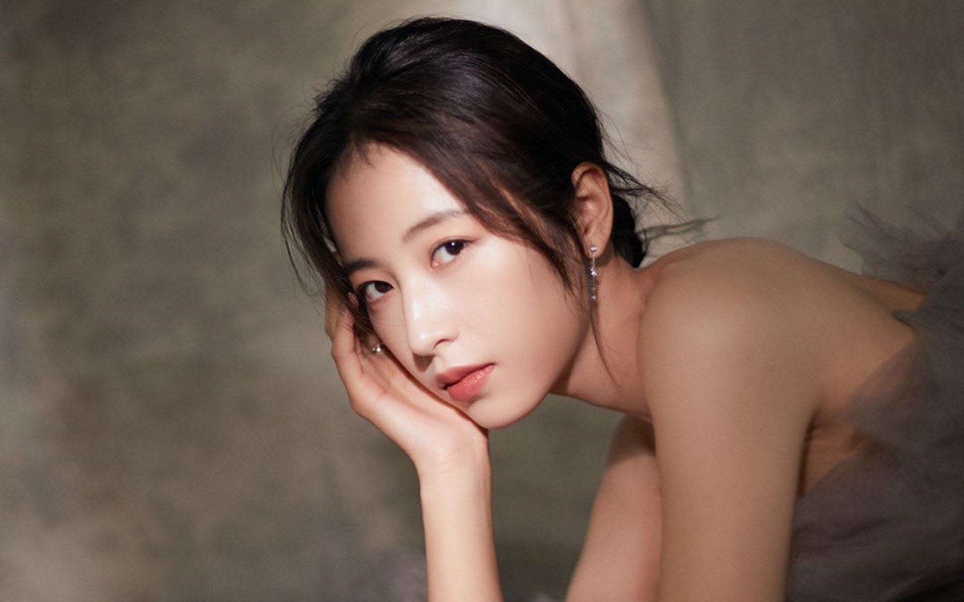 开云体育官网-唯一性的交响，中国足球的崛起序曲与门迪的英超统治时刻