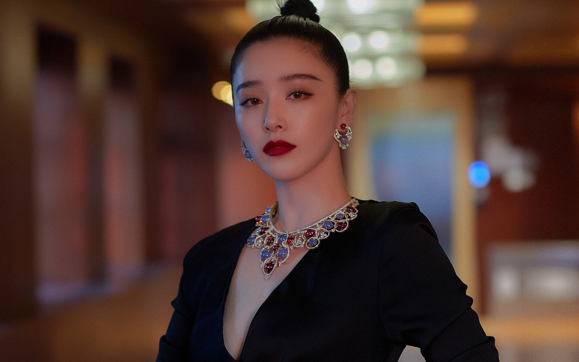 范弗利特生涯首个三双引爆加拿大航线中心，猛龙季前赛大胜上海