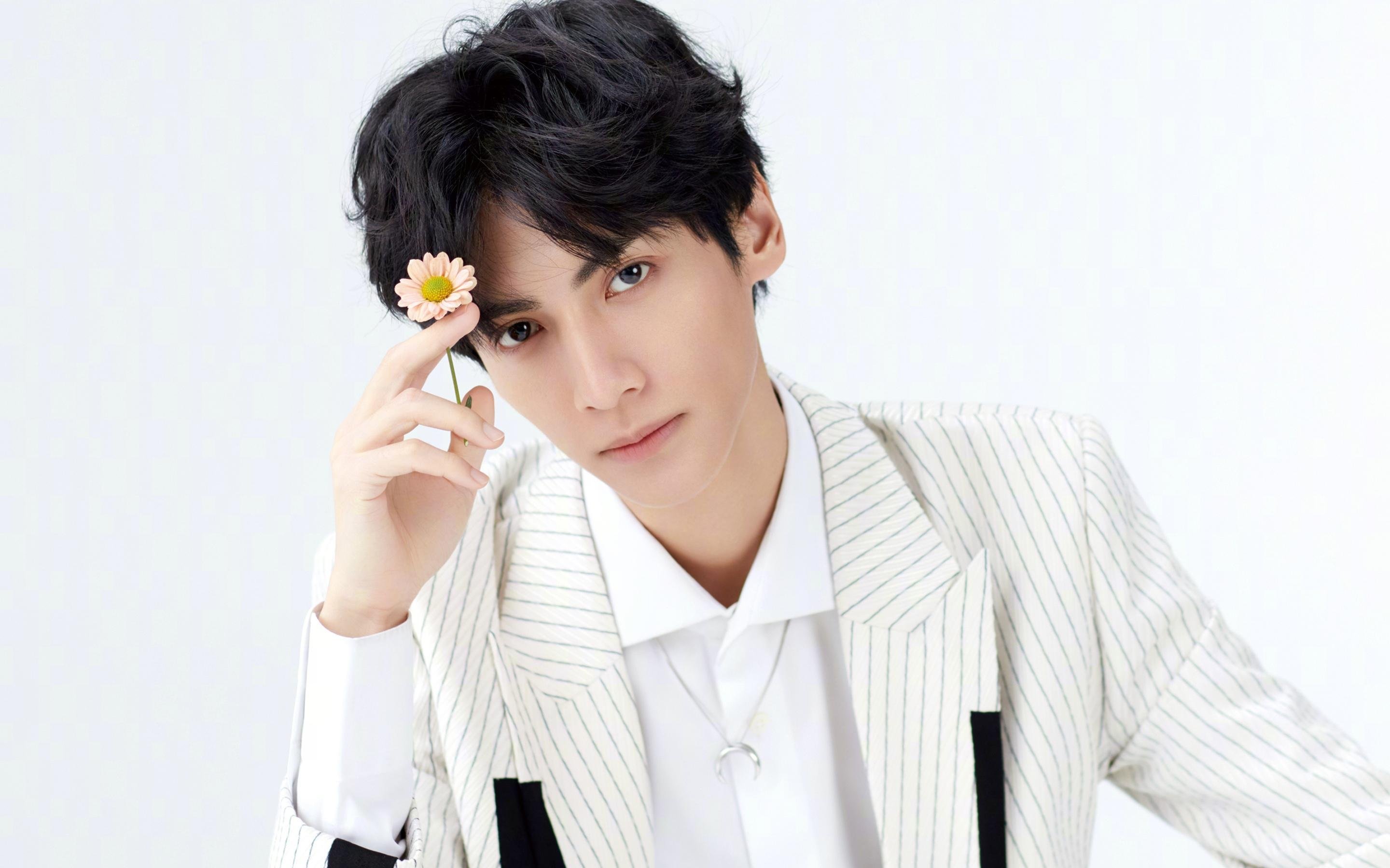 开云体育官网-从球场到赛道，阿圭罗的双重征服日